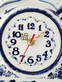 Часы с художественной росписью "Гжель" "Сивка-бурка" Тульские самовары