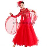Пышное платье для бальных танцев с одним рукавом красное