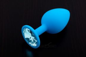 Пикантные штучки Большая голубая силиконовая пробка с голубым кристаллом - 9 см. (голубой)